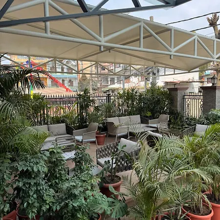 Tashi Tagay Hotel & Apartment