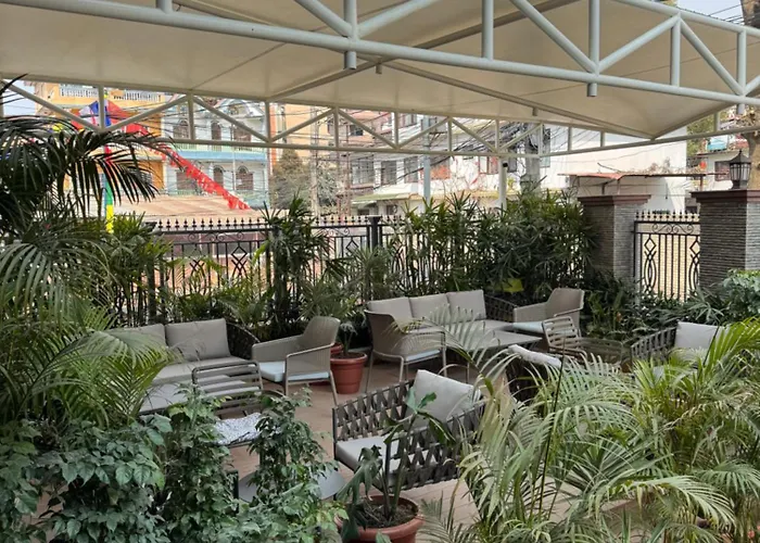 Hotel Tashi Tagay & *