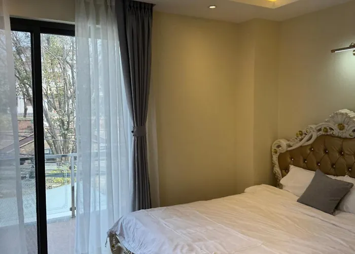 Tashi Tagay & Hotel *