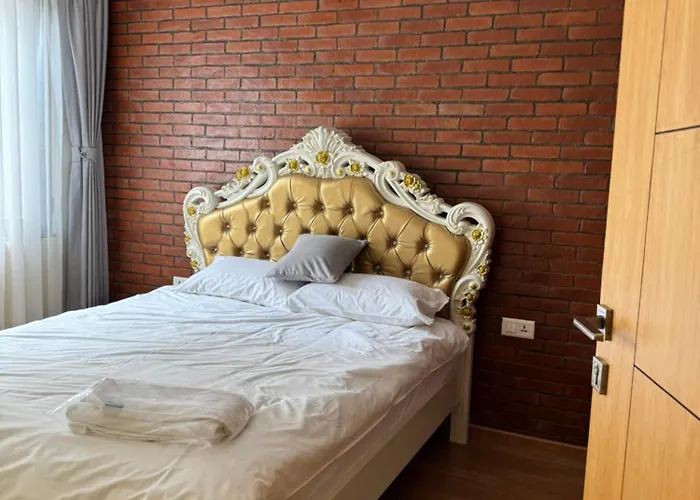 Tashi Tagay & Hotel *