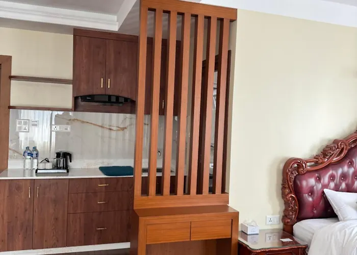 Hotel Tashi Tagay & *